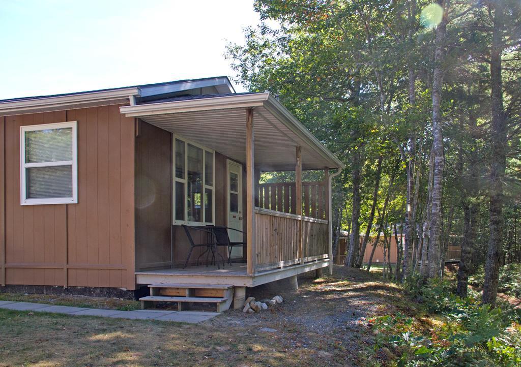 Roseway River Cottages Шелбърн Екстериор снимка