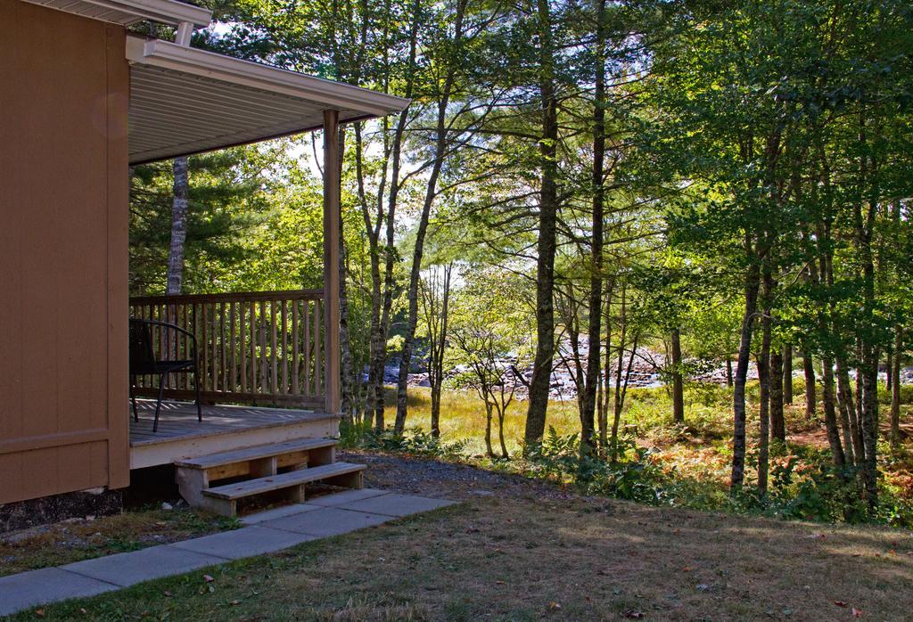 Roseway River Cottages Шелбърн Екстериор снимка